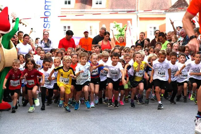 Zunächst absolvierten 120 Kinder ihren Bambini-Lauf. 