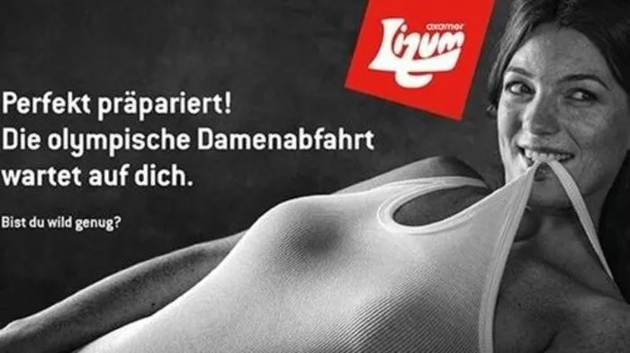 Maria Köfler steht zu dem Plakat