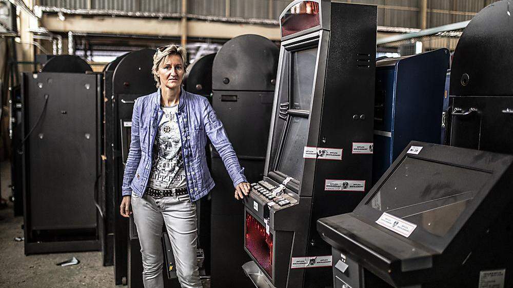„Ein Automat spielt rund 20.000 Euro pro Monat ein“, sagt Behördeneinsatzleiterin Iris Habich. 