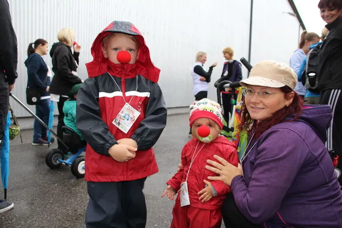 Mit jedem Kilometer, der gelaufen wir, unterstützen Sponsoren die Clowndoctors, die in Krankenhäusern kranke Kinder zum Lachen bringen.