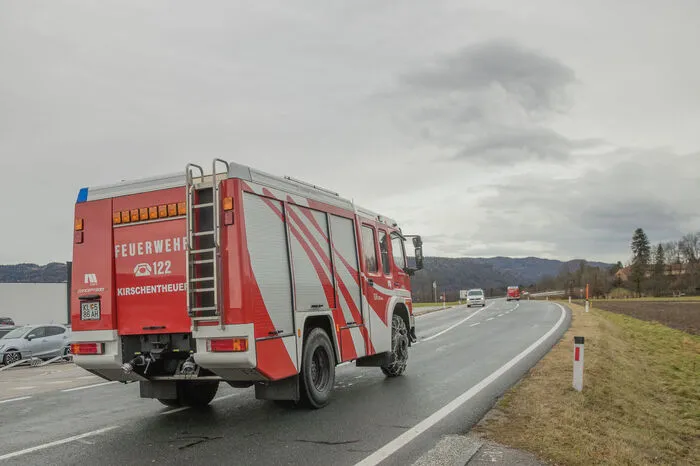 Sämtliche Feuerwehren in und um Ferlach stehen im Einsatz.