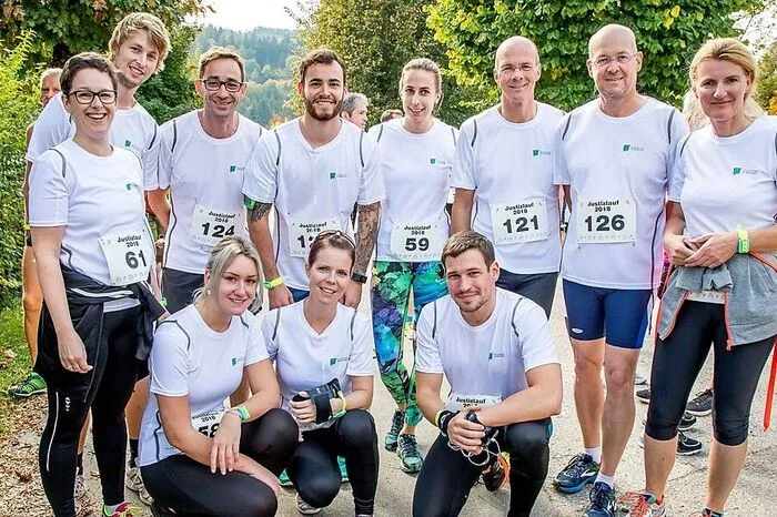 Auch Mitarbeiter der "Glatzhofer &amp; Matschek Steuerberatungs GmbH" bildeten ein eigenes Laufteam