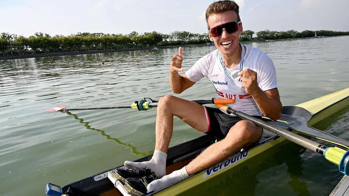 Julian Schöberl nach seinem Silbergewinn bei der WM in Shanghai 