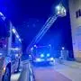 Der „Kücheninsasse“ musste mit einer Drehleiter von der FF Schwechat gerettet werden