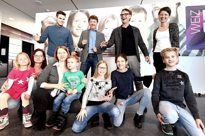 Ein Großteil der Weiz-Familie mit den Vertretern der Stadt.