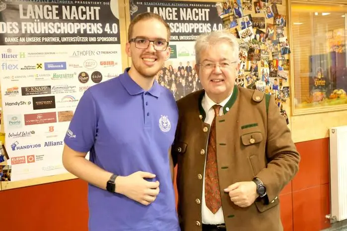 Im Kulturhaus gesichtet wurden unter anderem „Hausherr“ Bürgermeister Walter Zemrosser (am Foto mit Obmann Jürgen Rossegger), Blasmusikverband-Landesobmann Stefan Süssenbacher, Wirtschaftskammer (WK)-Bezirksstellenobmann Walter Sabitzer, Blasmusikverband-Bezirksobmann Hermann Posarnig, Feuerwehrkommandant Hans Delsnig, der Kärntner Bäcker-Innungsmeister Martin Vallant sowie das Friesacher Blasmusik-Urgestein Gebhard Schober.