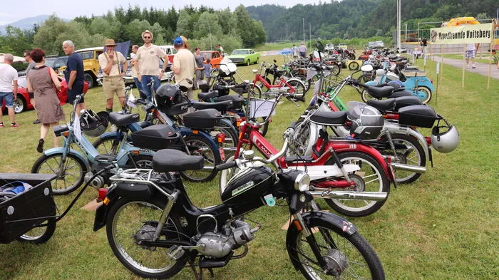 Im Rahmen des 90-jährigen Bestehens des Musikvereins Glück Auf" Bergkapelle Rosental fand am Gelände des Freizeitzentrums Rosental ein Vehikeltreffen statt.
