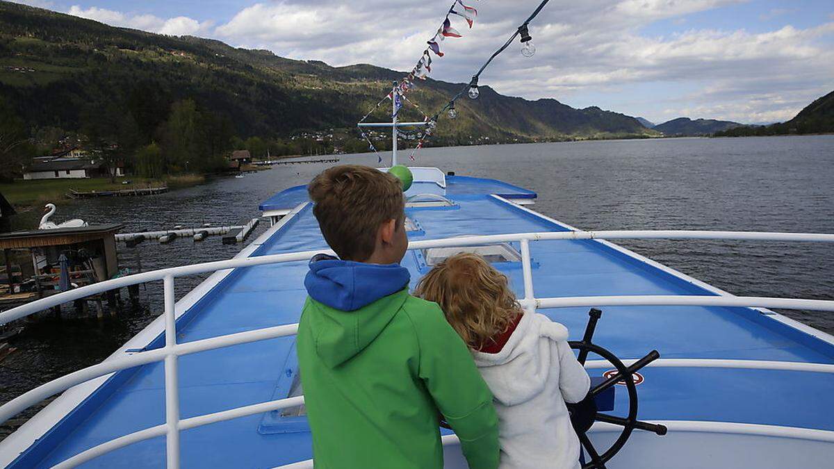 Auch über dem Ossiacher See wechseln sich Sonne und Wolken ab