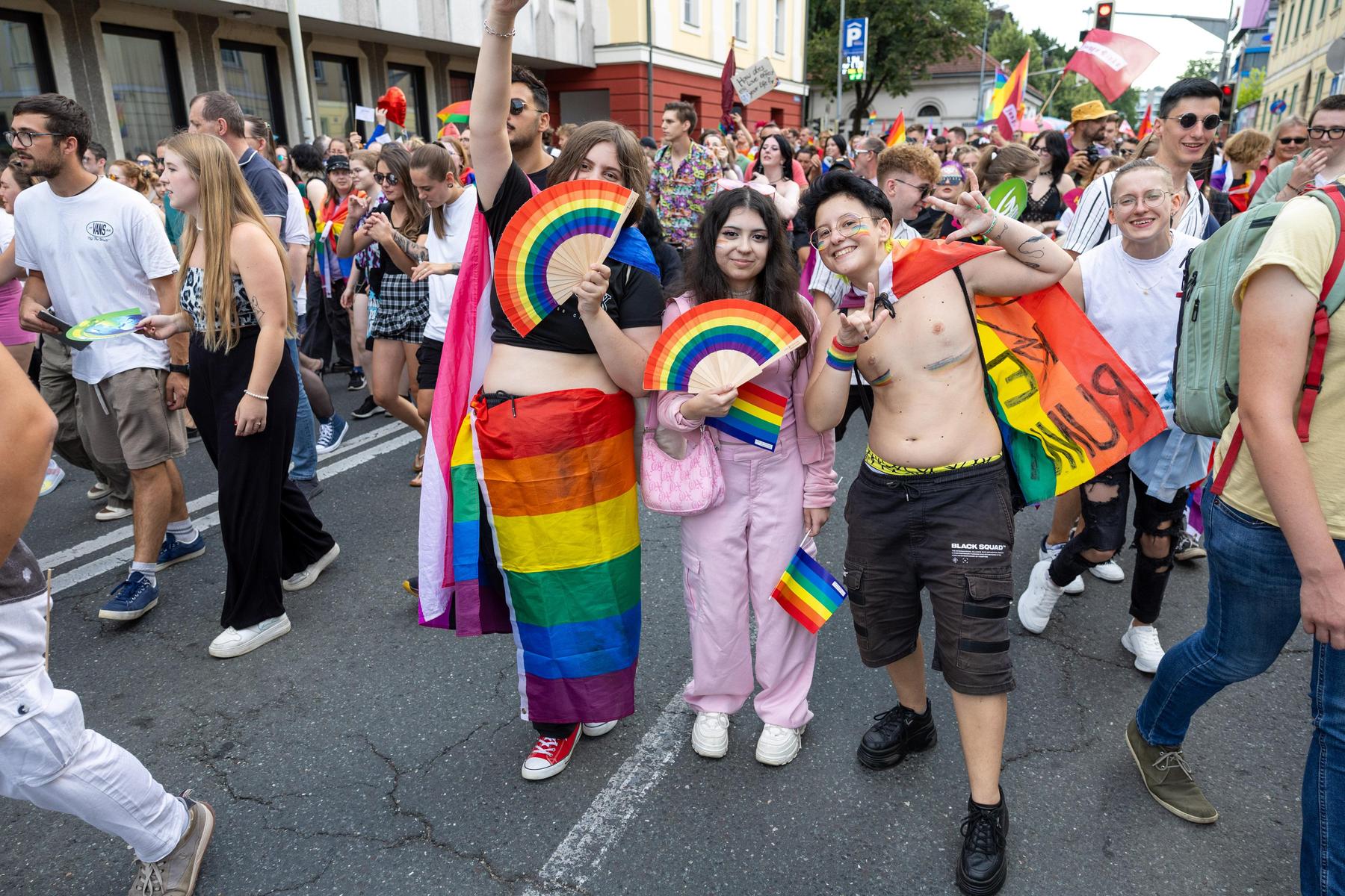 Pride: Friedliche Regenbogenparade mit weniger Teilnehmern als 2023