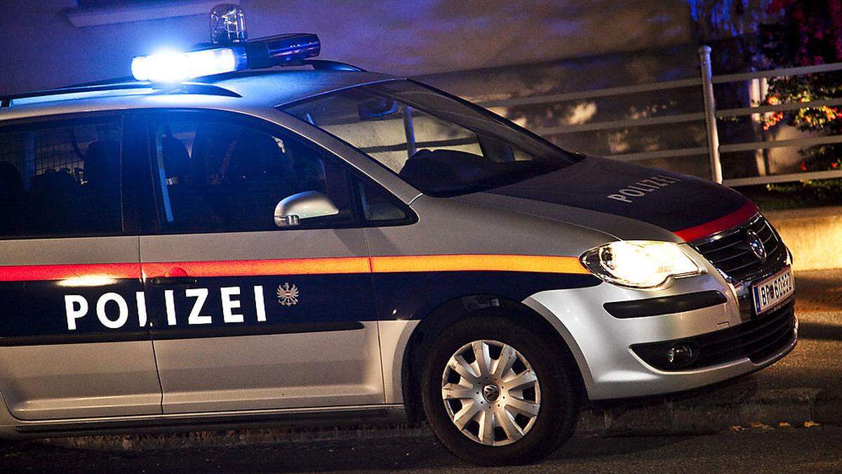 Die Polizei musste in der Nacht auf Sonntag zu einem Lokal in Mühldorf ausrücken