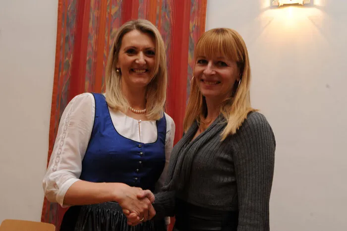 Angelobt wurde die neue Bürgermeisterin von Wundschuh von Bezirkshauptfrau Angelika Unger.