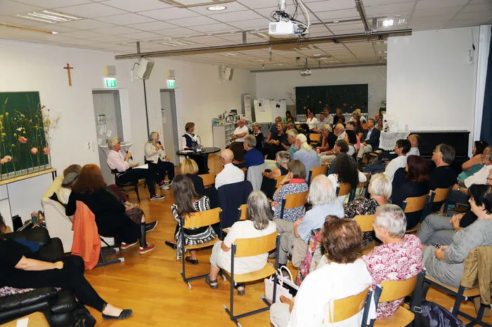 Neben den Werken von Henisch lauschte das Publikum auch jenen von Andrea Wolfmayr und Renate Silberer.