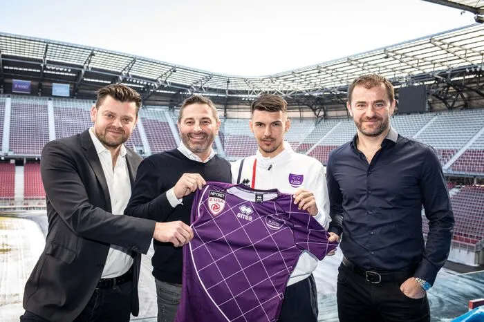 V.l.: Investor Tomislav Karajica, sportlicher Leiter Sascha Gulevski, Stürmer Patrik Dzalto und Berater Zeljko Karajica
