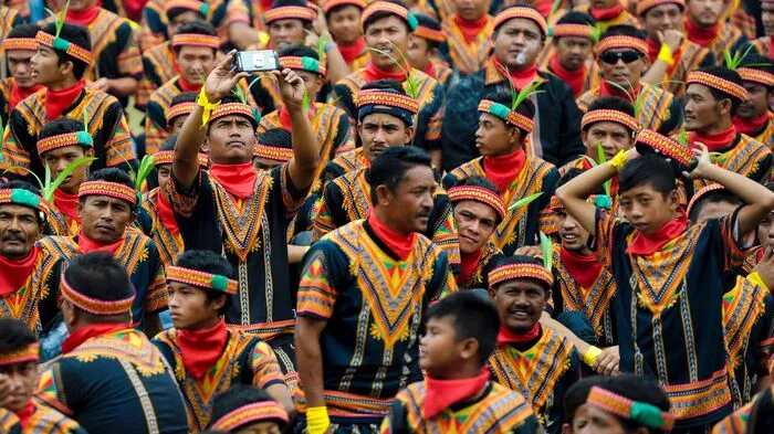 Der Saman-Tanz aus Indonesien auch "Tanz der tausend Hände" genannt, wurde 2011 in das immaterielle UNESCO-Weltkulturerbe aufgenommen. 