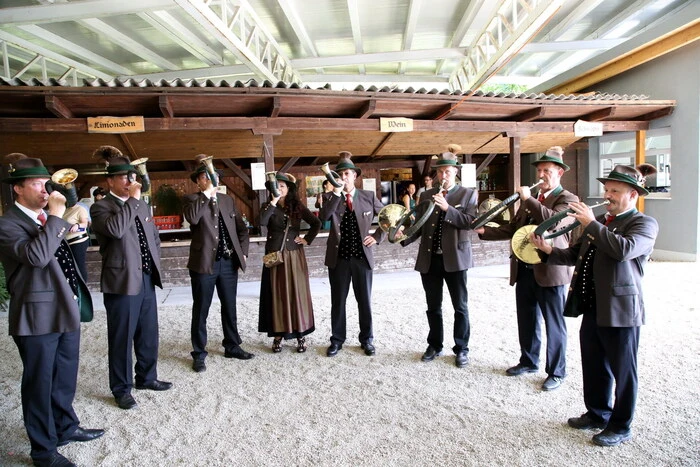 Übrigens: Für den musikalischen Aufputz sorgte die Jagdhornbläsergruppe „Die Kärntner“ (Foto).