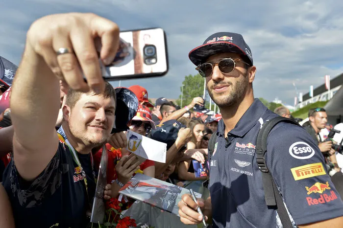 ... und Daniel Ricciardo stand für Fotowünsche bereit.