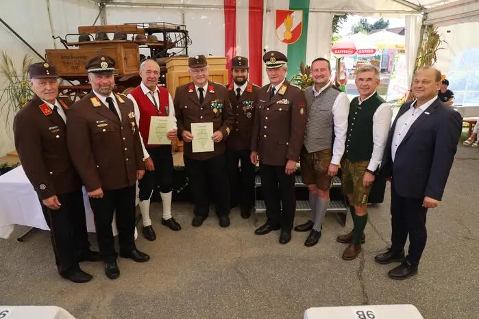 Höhepunkt der Festfeier war die Ehrung der verdienstvollen Feuerwehrkameraden Johann Pock, Karl Weber und Franz Röck.