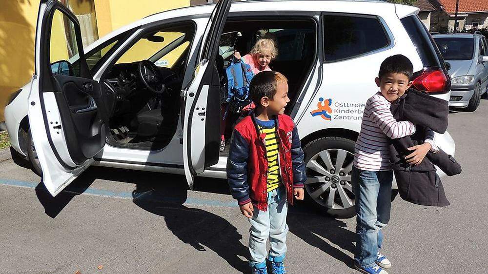 Kinderbetreuungszentrum such freiwillige Autofahrer