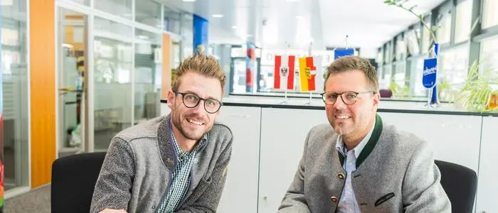 Fritzer und Flackl (von links) klären über das bei der Kärntner Landwirtschaftskammerwahl geltende Wahlrecht auf