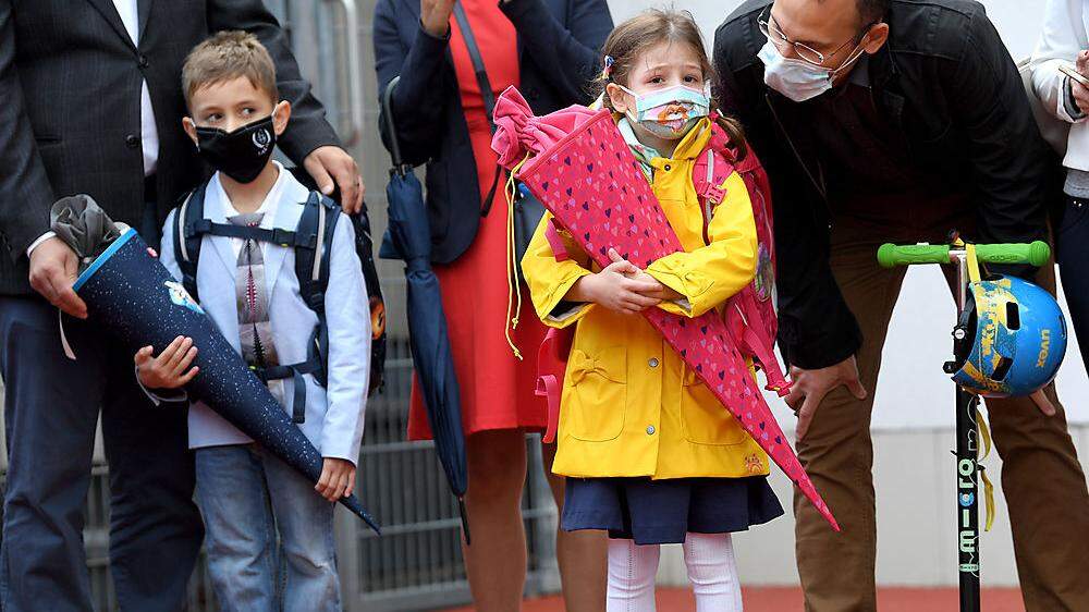 Schulbeginn in Coronakrise: Wie hier in Wien müssen Kinder am Montag auch in vielen steirischen Schulen Masken tragen