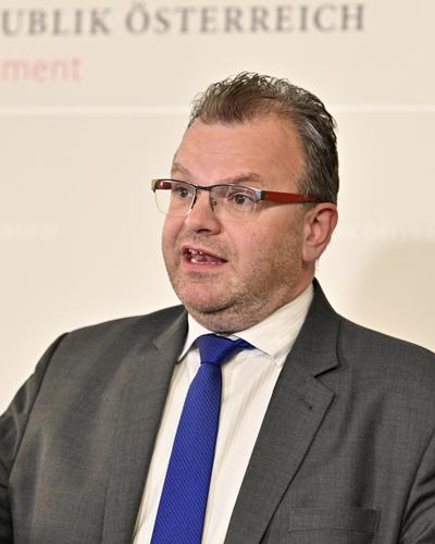 Hans-Jörg Jenewein (FPÖ), 2019 beim BVT- U-Ausschuss | Hans-Jörg Jenewein (FPÖ), 2019 beim BVT- U-Ausschuss