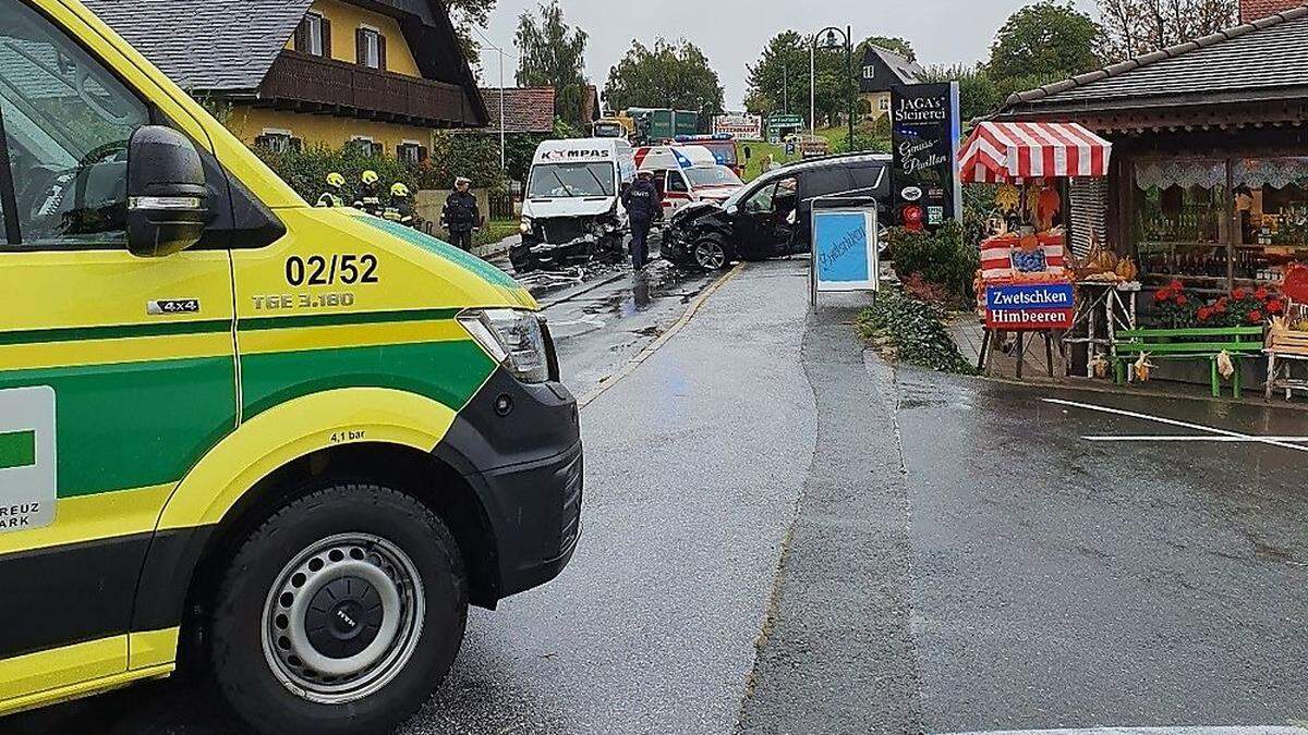 Grünes Kreuz, Rotes Kreuz, Notarzt, Polizei und Feuerwehr waren im Einsatz