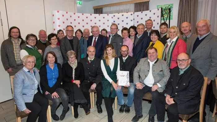 Am Dienstag, dem 14. Jänner, hat Wirtschafsbund-Landesobmann Josef Herk gemeinsam mit Landeshauptmann Hermann Schützenhöfer erstmals den „Helden der Region"-Award verliehen. 