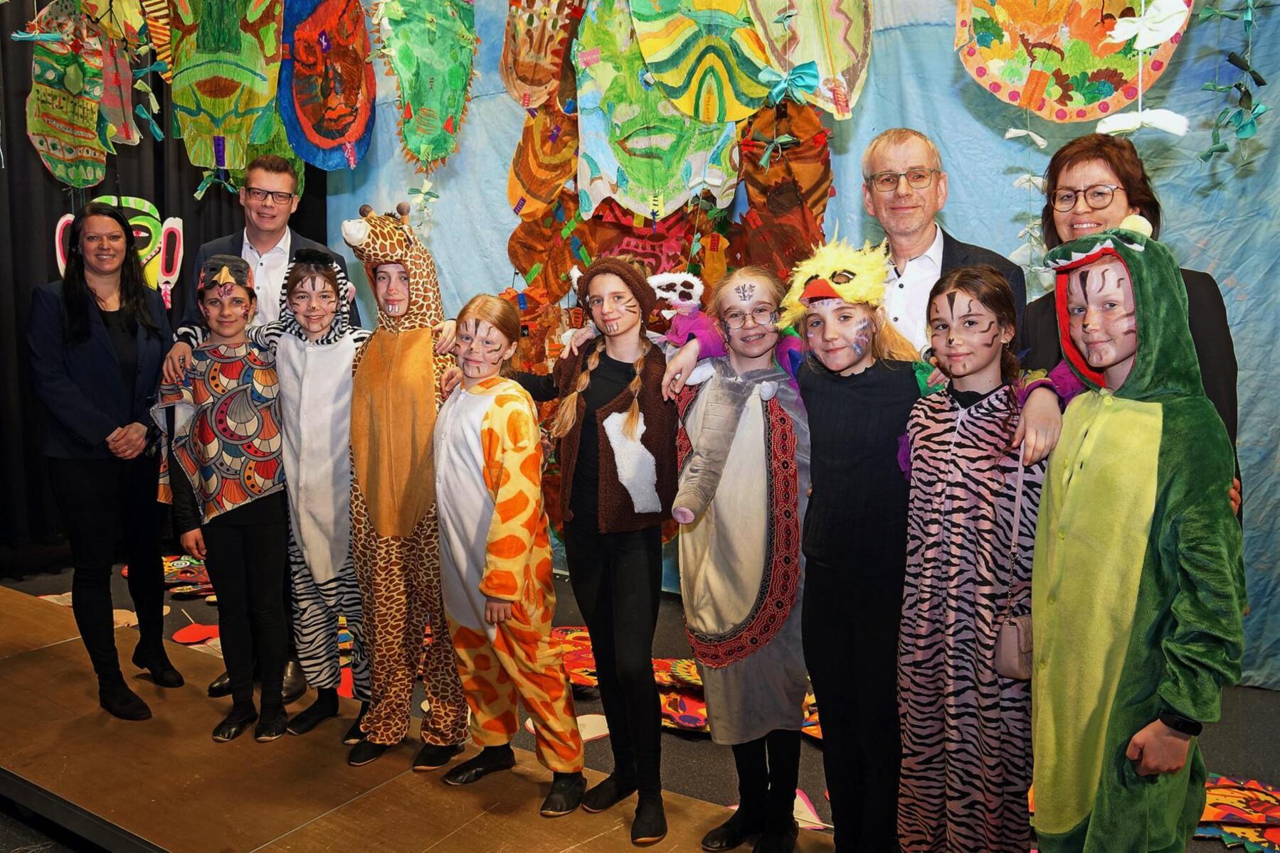 Schüler des Gymnasiums Fürstenfeld begeisterten mit „KwelaKwela“-Musical