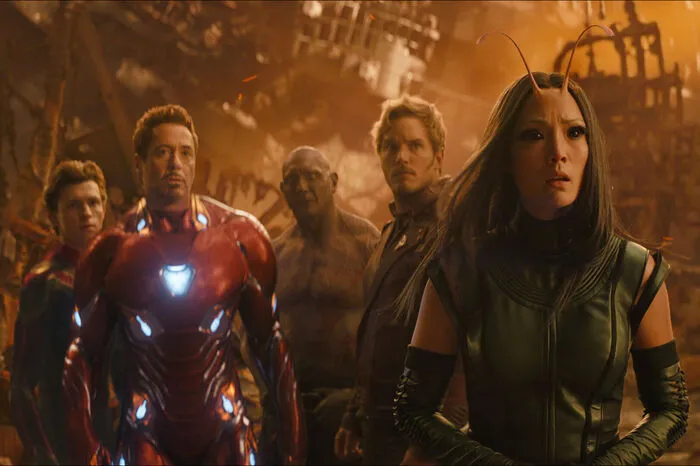 Starauflauf der Superhelden: Spiderman (Tom Holland), Iron-Man (Robert Downey Jr.), Drax der Zerstörer (Dave Bautista), Star-Lord (Chris Pratt) und Mantis (Pom Klementieff).