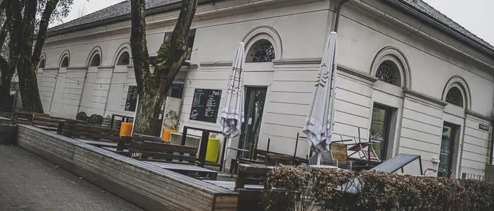 Seit Anfang des Jahres steht man beim Napoleonstadl wieder vor verschlossenen Türen