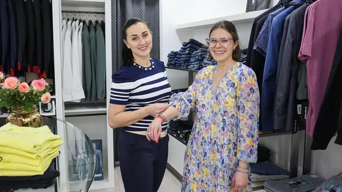 Bei „VMode“ in St. Veit liegt der Fokus auf sportlich-eleganter Kleidung für Damen und Herren