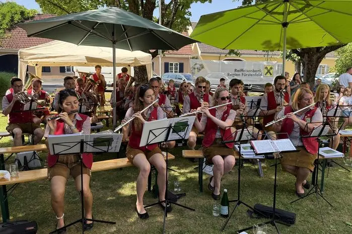 Für den zünftigen musikalischen Tusch beim anschließenden Pfarrfest sorgte der Musikverein Großwilfersdorf.