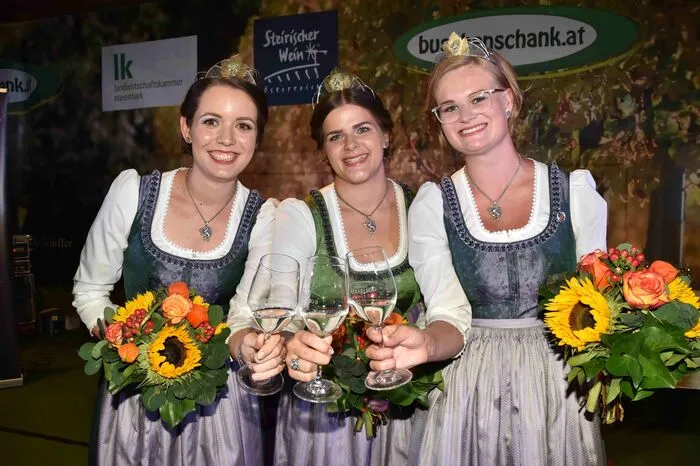 Die drei jungen Damen werden in den nächsten beiden Jahren als Botschafterinnen für den steirischen Wein werben.