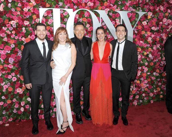 Bruce Springsteen mit Patti Scialfa  und den Kindern Evan (links), Jessica und Sam   