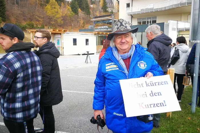 Oberarzt Florian Baumgartner rief auf zur "Lichterkette", um die Politik aufzurütteln. "Man soll nicht das juristische Wohl über das der Kinder stellen."