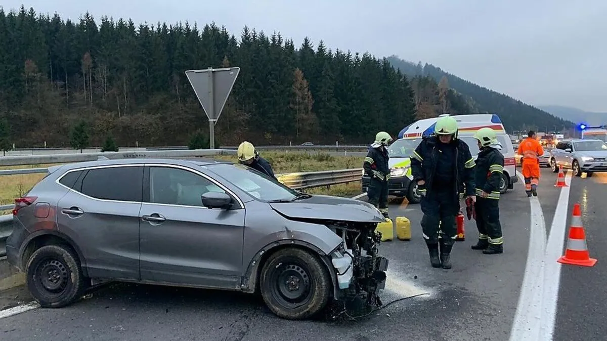 Das Fahrzeug wurde beim Aufprall stark beschädigt