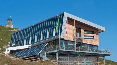 Das Dobratsch-Gipfelhaus