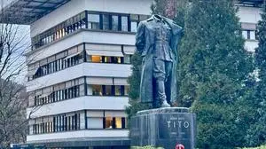Tito Statue ohne Kopf | Kopf von Tito-Statue in Slowenien entfernt