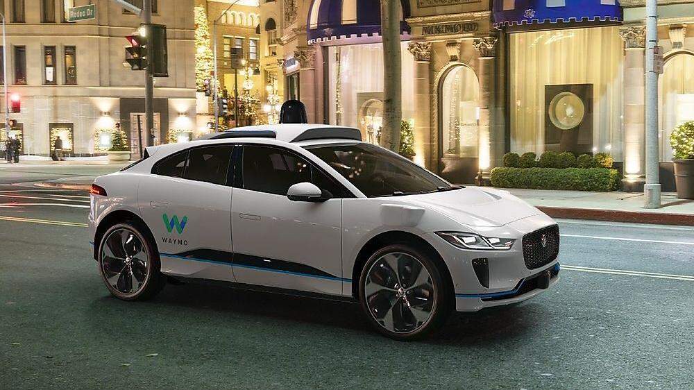 Die Jaguar-Flotte der Google-Tochter Waymo fährt völlig autonom. Die Autos werden in Graz gebaut.