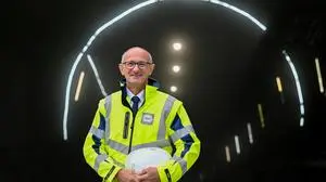 ABD0054_20251023 - INNSBRUCK - ÖSTERREICH: LH Anton Mattle (ÖVP) anlässlich der Besichtigung der Baustelle des Brenner-Basistunnels (BBT) am Donnerstag, 23. Oktober 2025, in Innsbruck. - FOTO: APA/BARBARA GINDL