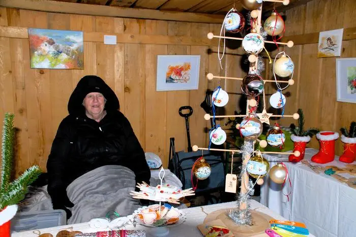Da gab es Honig, Bienenwachskerzen, Christbaumkugeln, Liköre und Holzschnitzereien.