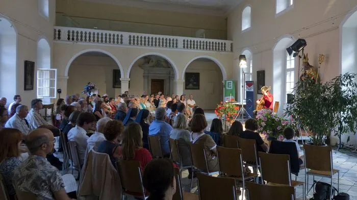 Zahlreiche Besucher lauschten dem Eröffnungskonzert am 23. Juli 2022.