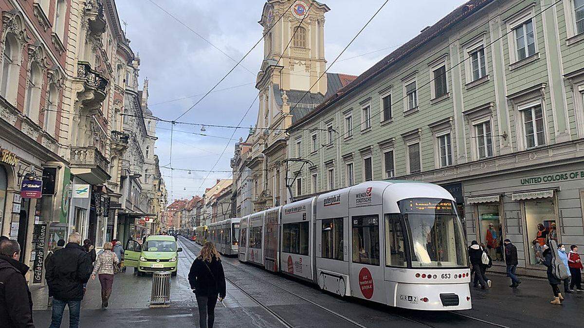 Seit frühen Vormittag stehen die Straßenbahnen in der Grazer Herrengasse still