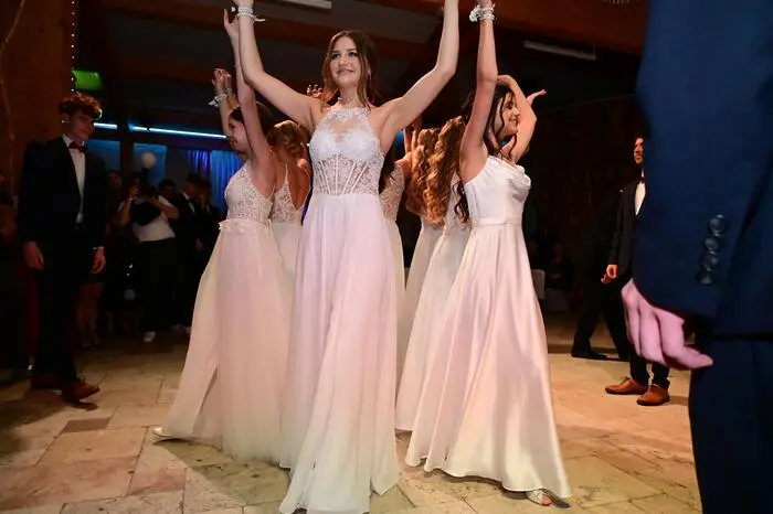 Mit einer großartigen Polonaise, unter der Choreographie der Tanzschule Glauninger, wurde der Ball eröffnet.