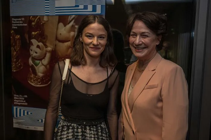Schauspielerin, Jury-Mitglied und neue "Buhlschaft" Valerie Pachner mit Hausherrin Kathryn List