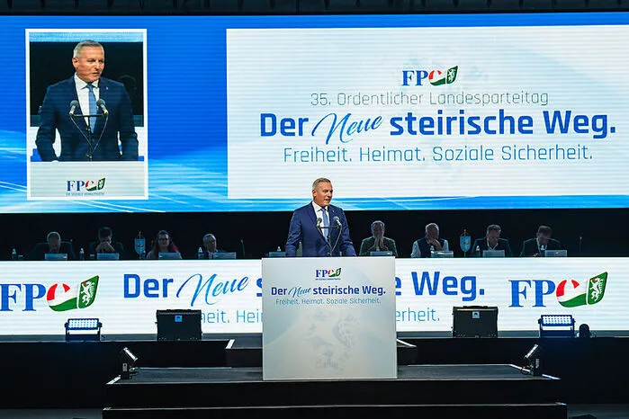 Mario Kunasek hielt eine rund 20 Minuten lange Rede.