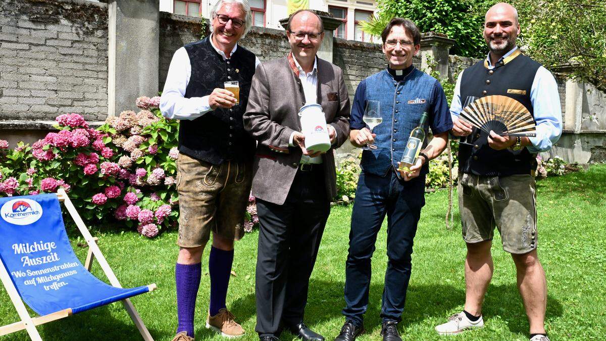 Voller Vorfreude: Tarmastin, Petschar, Pfarrer Pirker, Weiss (von links)