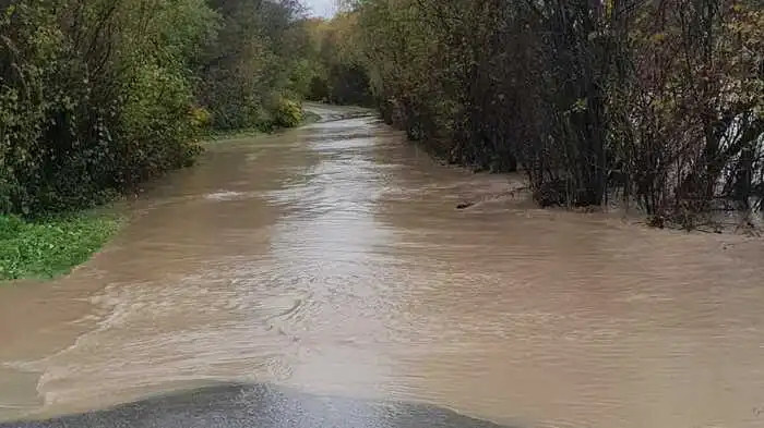 In Amlach ist die Drau über die Ufer getreten.