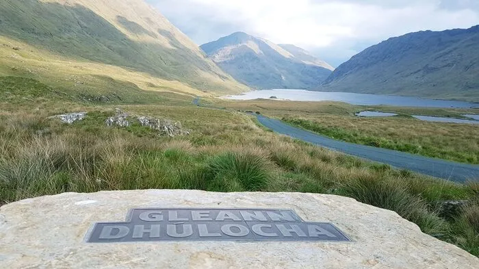 1: Die Ruhe in Gleann Dhulocha in Louisburgh genießen.