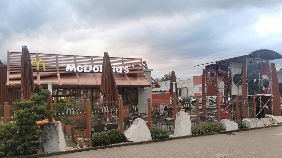 Bis zur Eröffnung am 20. September wird der neue Spielturm beim McDonalds in Wolfsberg fertig sein